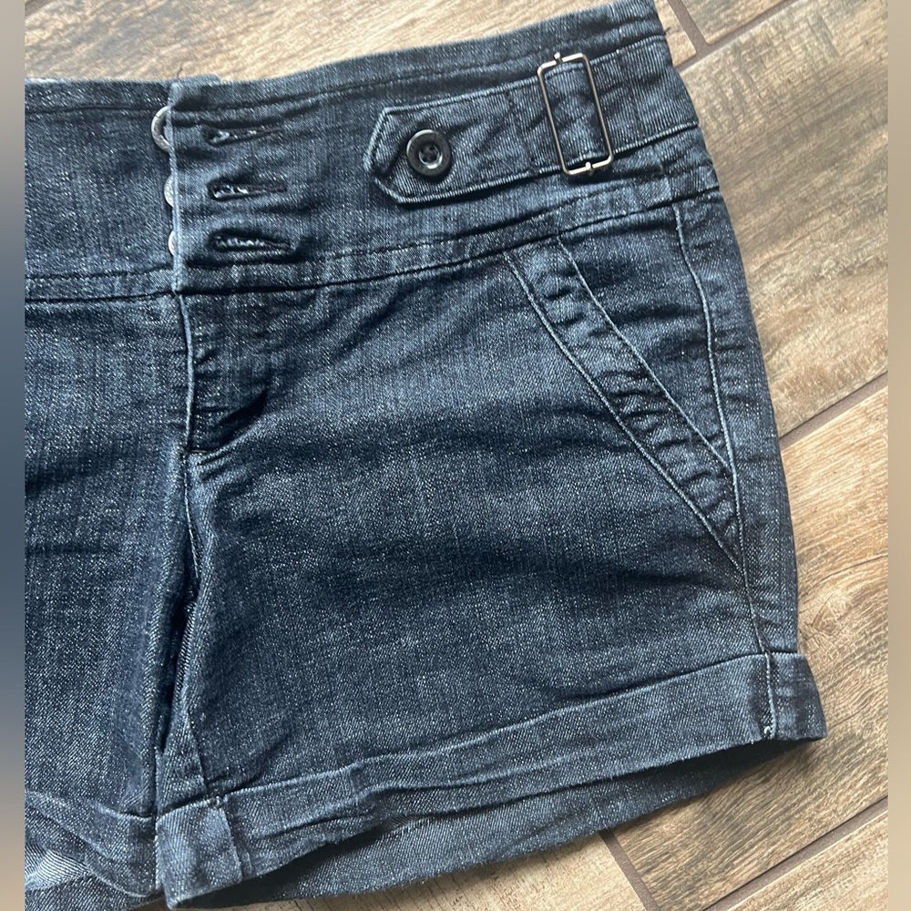 Shorts - Picture 3 of 7